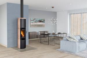 Fotogalerie vulsini_h_se_storch_kaminofen_sandstein_poliert_interieur.jpg