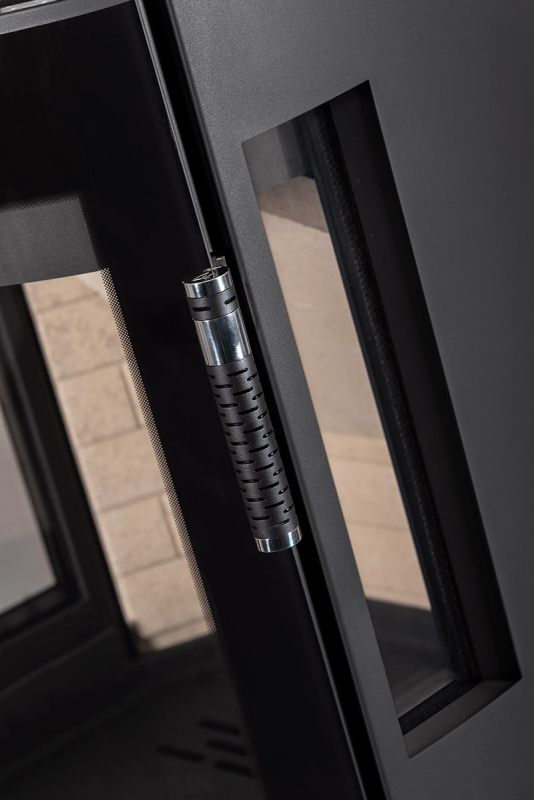 Fotografie hierro_t_3s_se_keramik_kaminofen_storch_kamine_detail_03.jpg